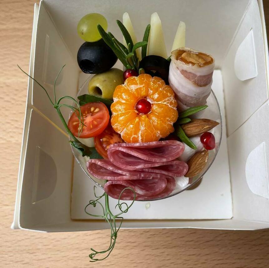 Наборы с закусками на Новый год