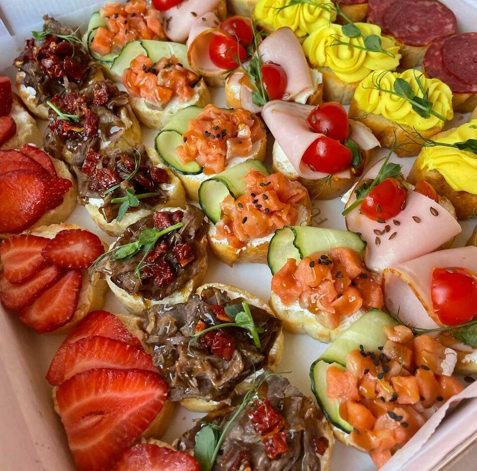 гастробокс, сырное плато, нарезка сыров Кростини