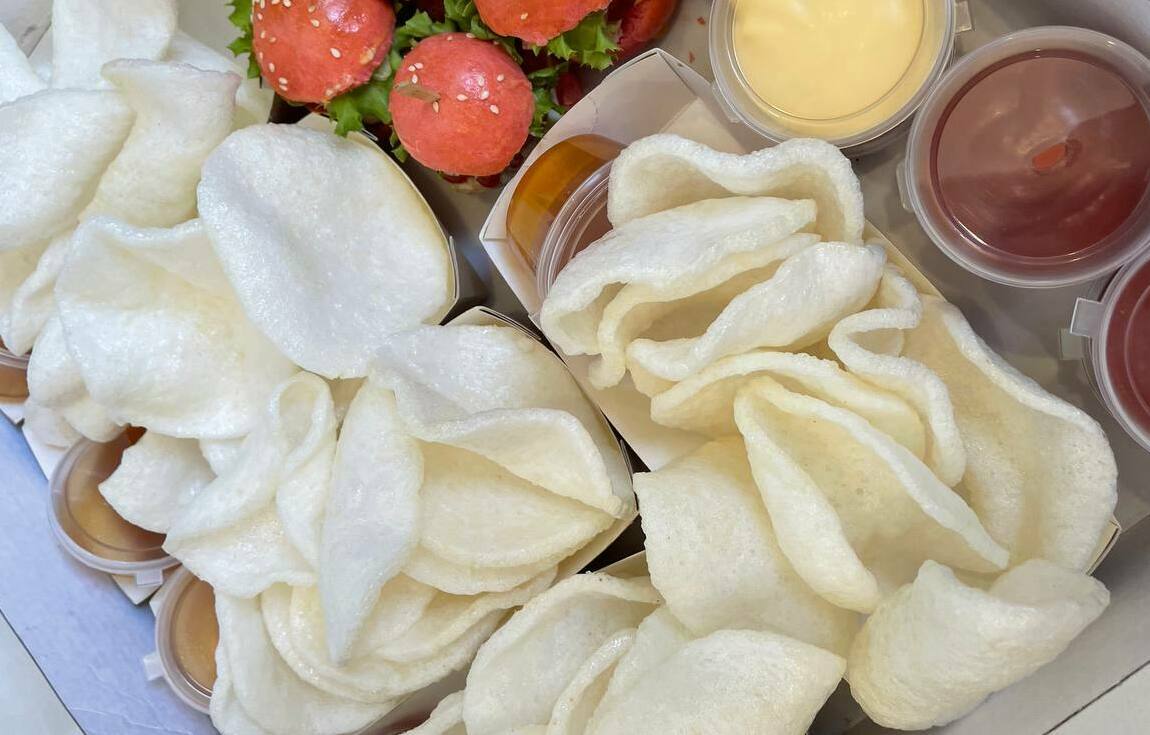 Креветочные чипсы с соусом Креветочные чипсы с соусом