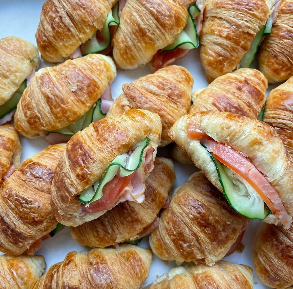 гастробокс, сырное плато, нарезка сыров Мини - круассаны