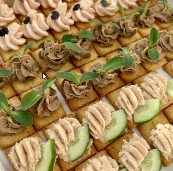 гастробокс, сырное плато, нарезка сыров Три паштета (48 шт)