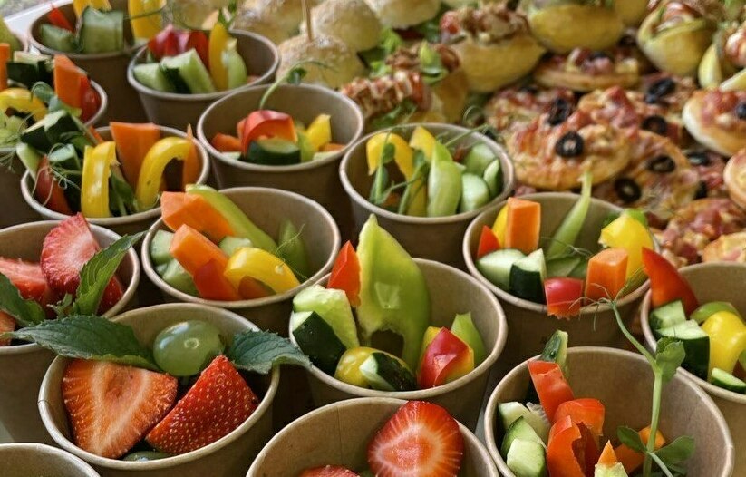 Овощи в стаканчике в соусом Овощи в стаканчике в соусом