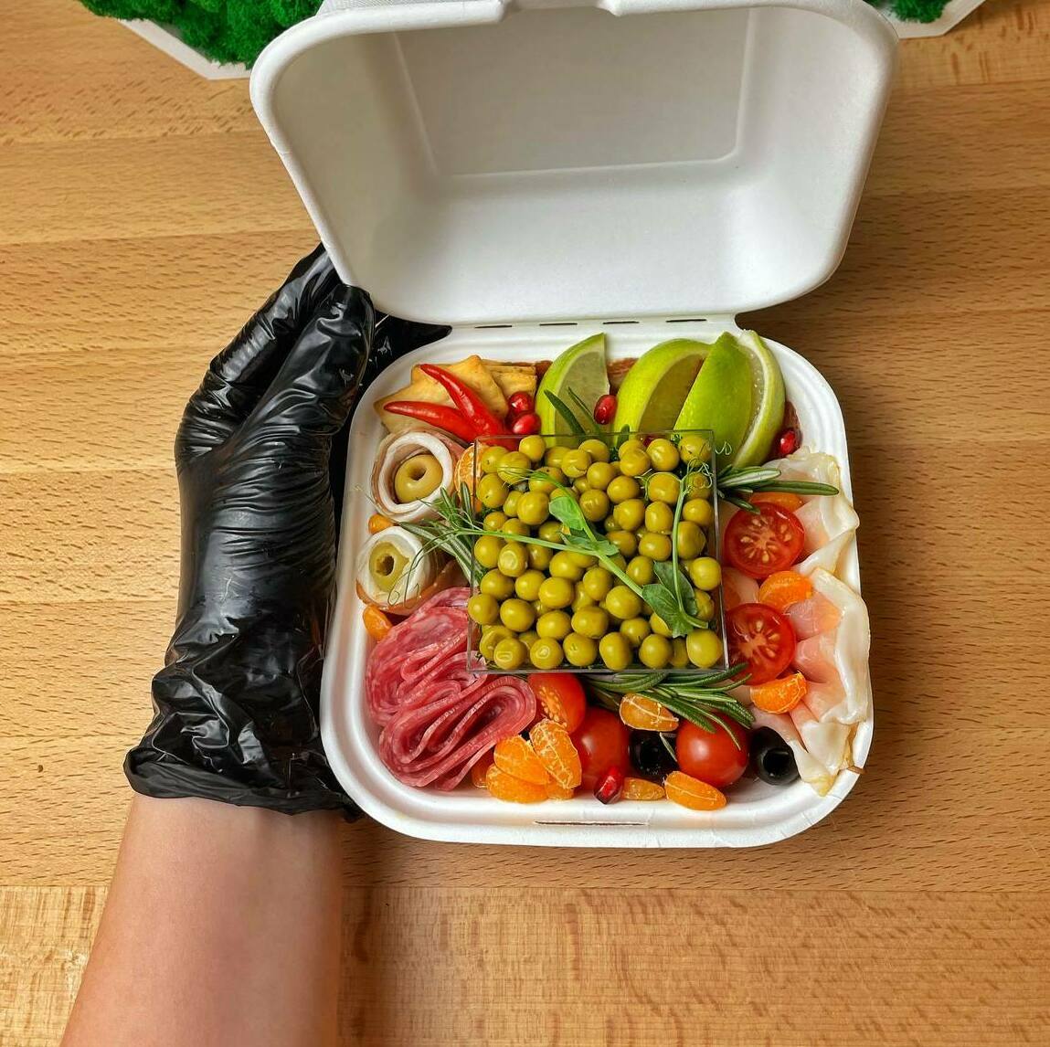 Наборы с закусками на Новый год