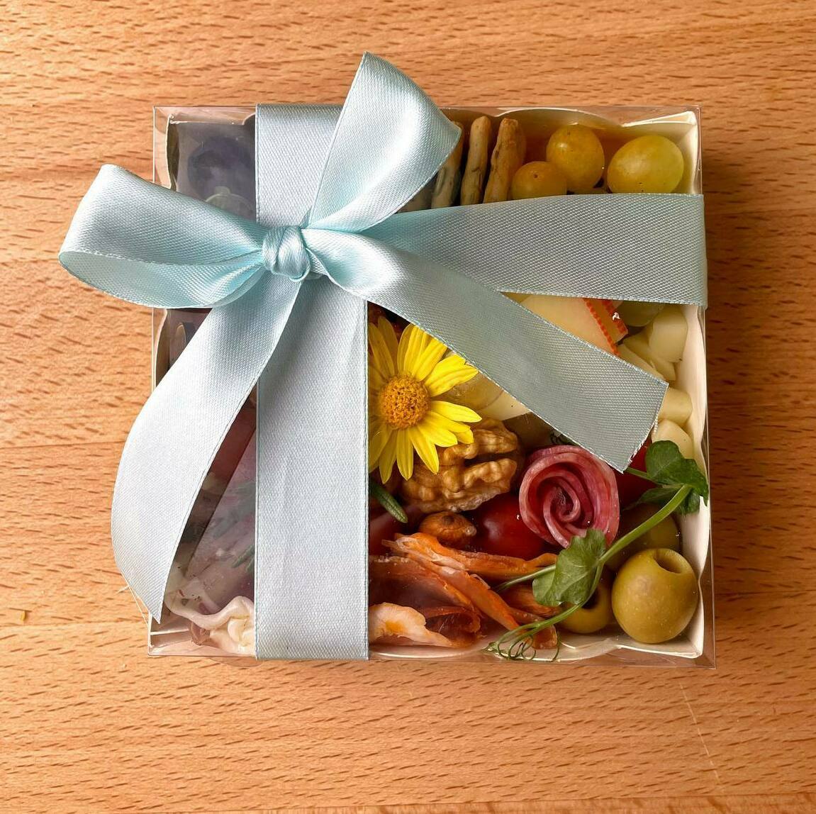 Наборы с закусками на Новый год