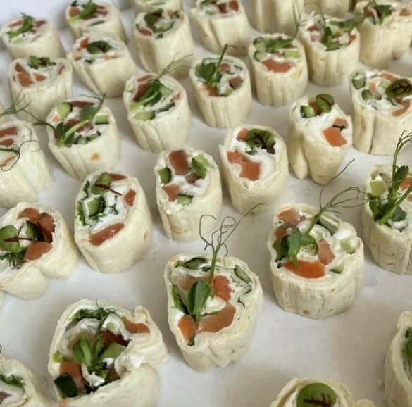 Лососевые рулетики Лососевые рулетики