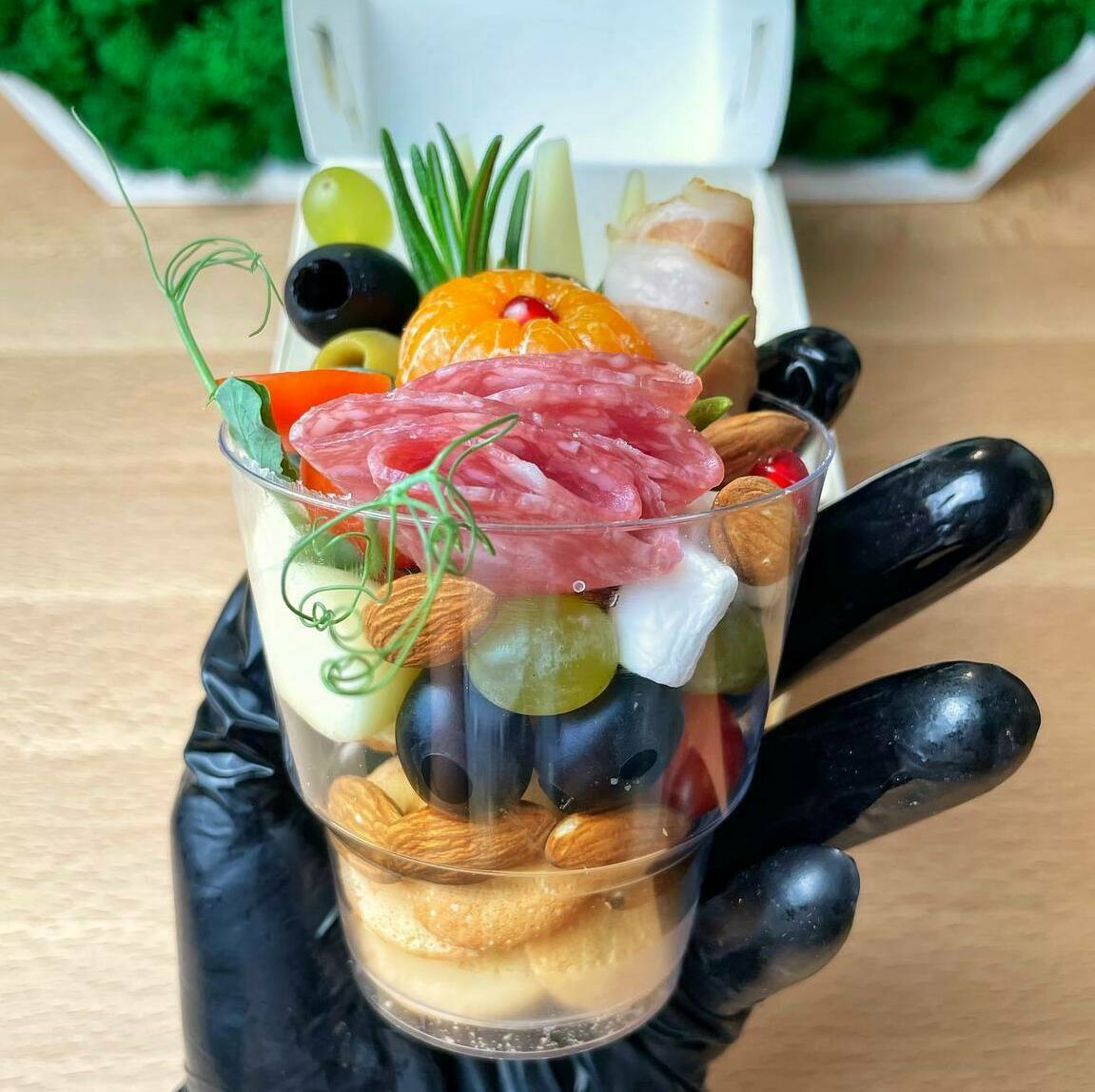 Наборы с закусками на Новый год